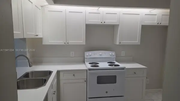 202 Lake Pointe Dr #204, Oakland Park, FL 33309