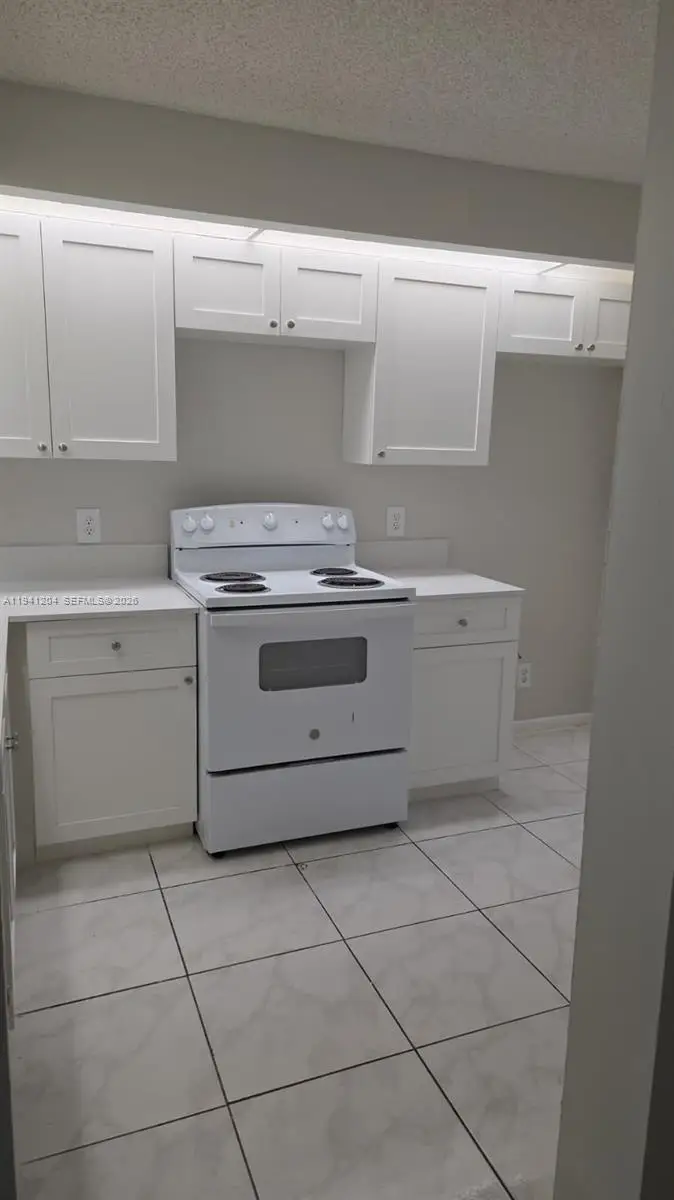 202 Lake Pointe Dr #204, Oakland Park, FL 33309 - Image #3