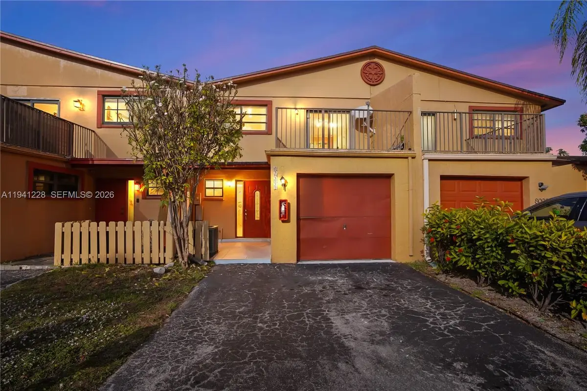 8011 NW 27th Pl, Sunrise, FL 33322 - Image #1
