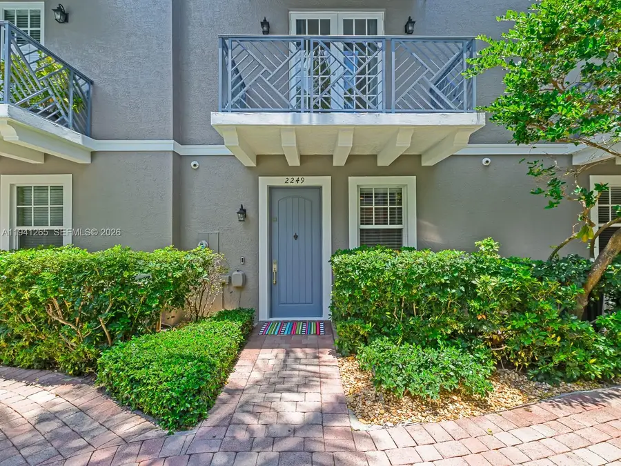 2249 NE 9th Ave, Wilton Manors, FL 33305 - Image #2