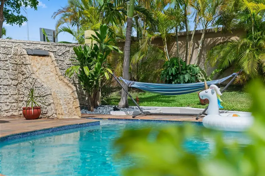 930 NE 182nd Ter, North Miami Beach, FL 33162 - Image #2