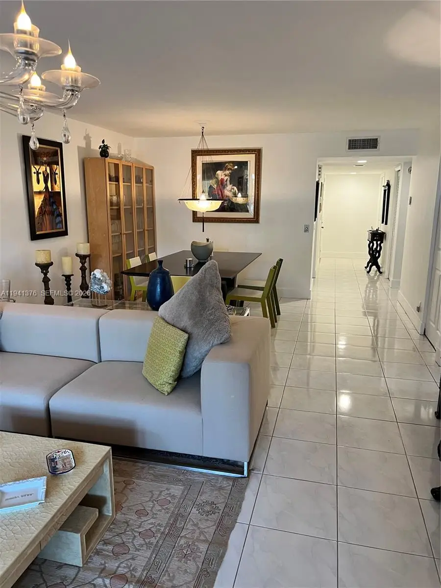 408 Lakeview Dr #102, Weston, FL 33326 - Image #2