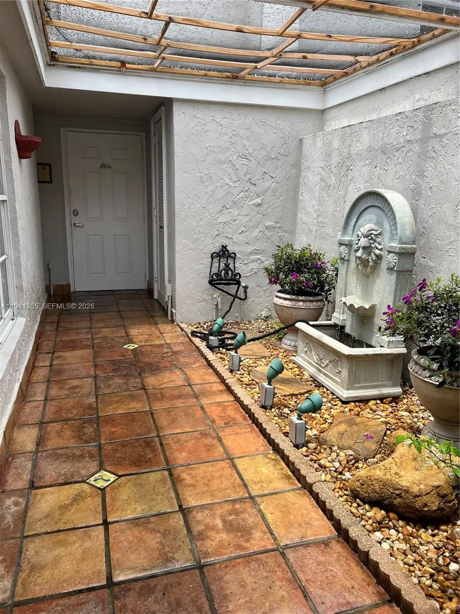 19358 Bobolink Dr, Hialeah, FL 33015 - Image #2