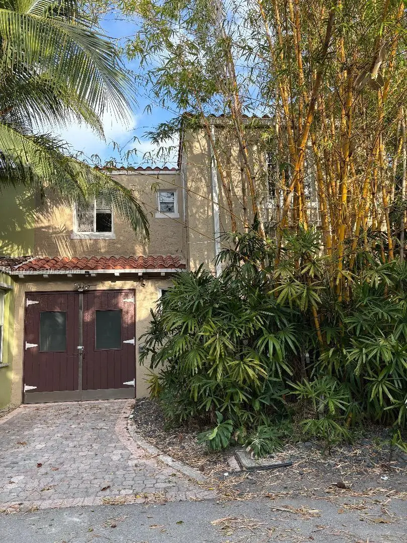 329 W 28th St, Miami Beach, FL 33140 - Image #2