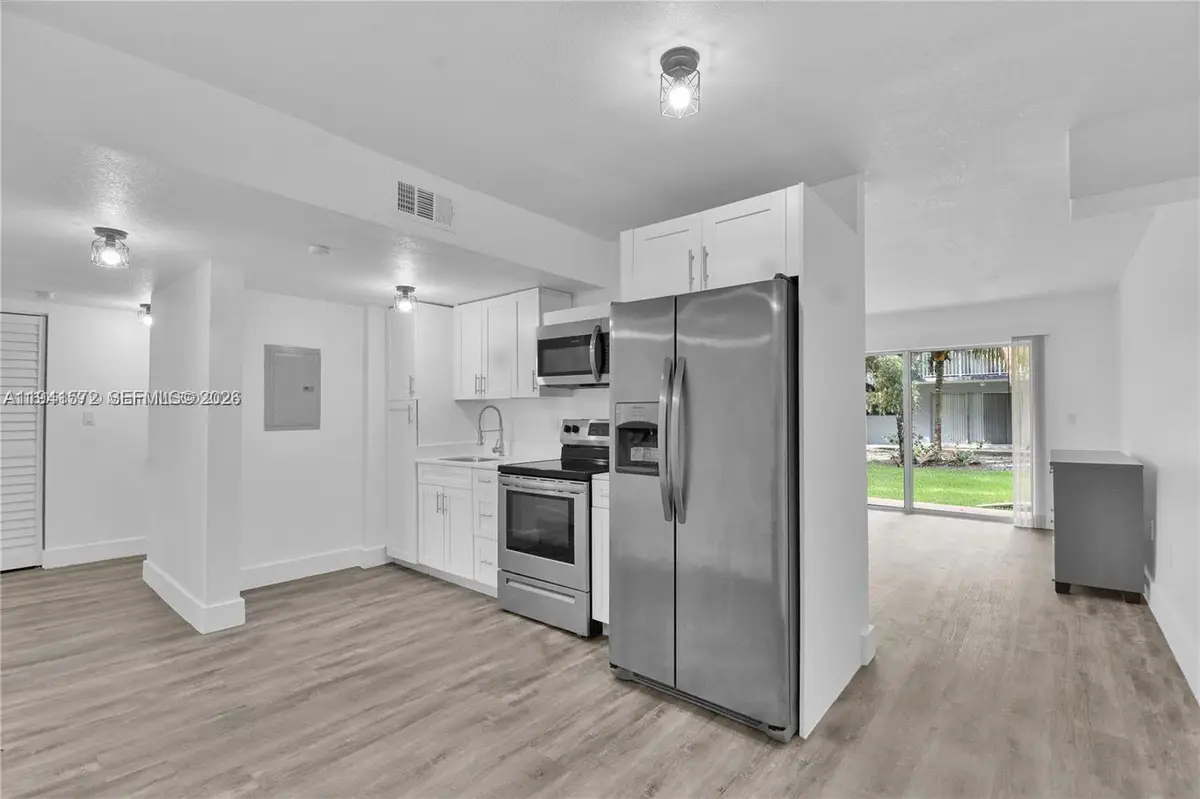 9371 Fontainebleau Blvd #I101, Miami, FL 33172 - Image #1