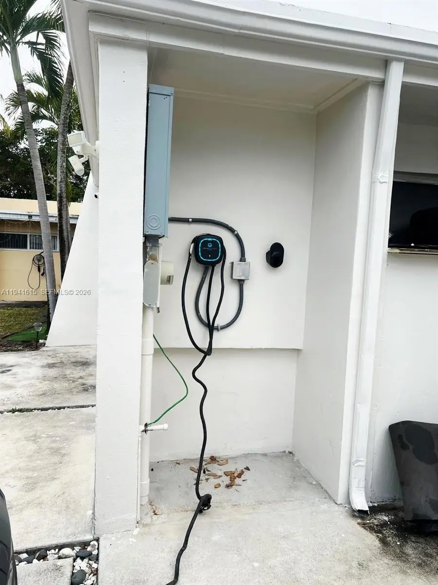 7337 Stardust Dr, Hialeah, FL 33015 - Image #2