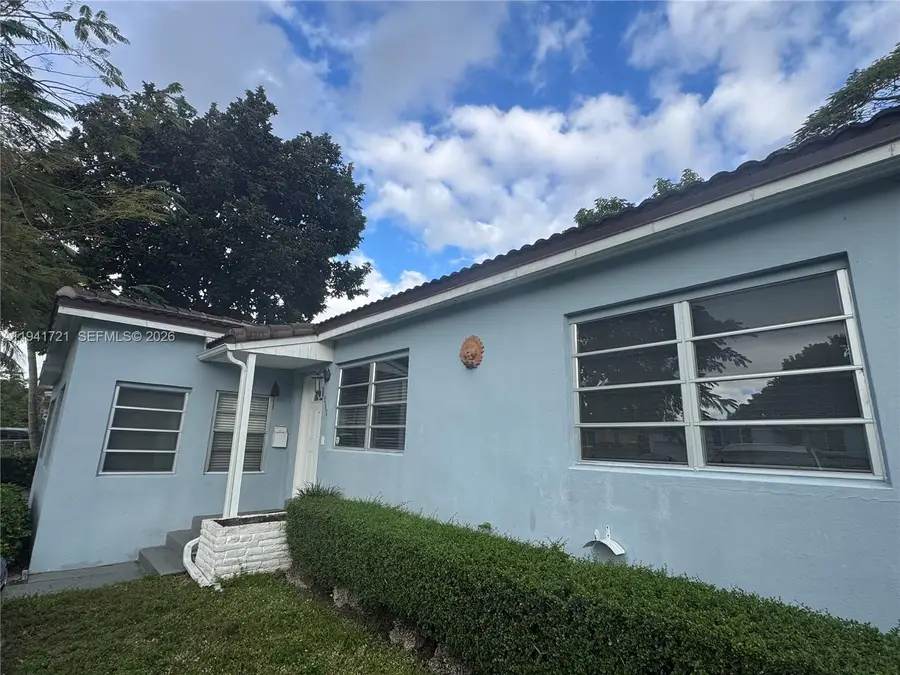 545 NE 111th St, Miami, FL 33161 - #2