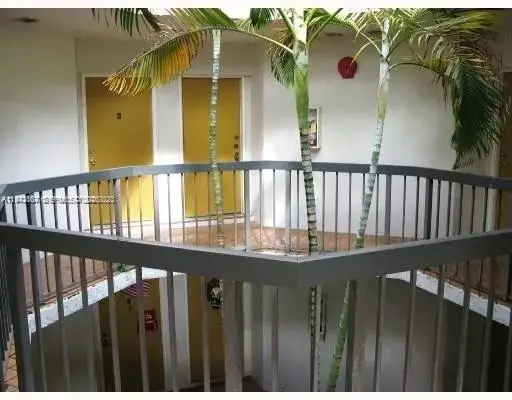 9421 Fontainebleau Blvd #204, Miami, FL 33172 - #3