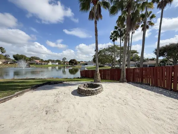 12585 SW 9th Pl, Davie, FL 33325