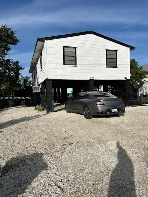 74 Pelican Ln, Big Pine, FL 33043