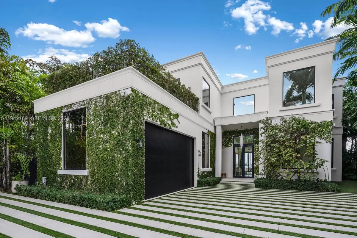 33 E Dilido Dr, Miami Beach, FL 33139 - Image #1