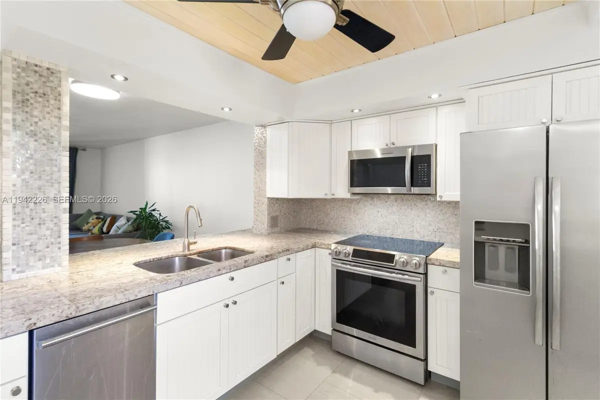 301 NE 14th Ave #601, Hallandale Beach, FL 33009 - Image #1