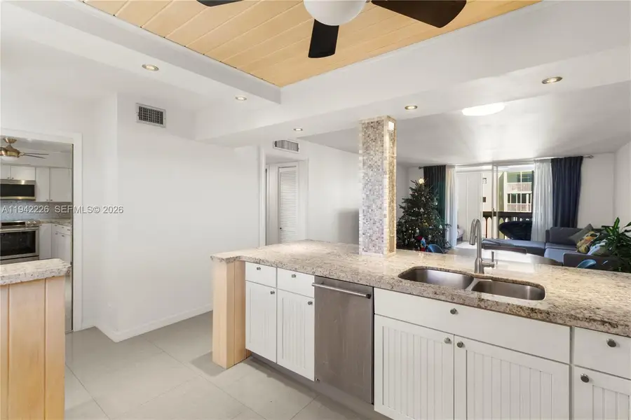 301 NE 14th Ave #601, Hallandale Beach, FL 33009 - Image #3