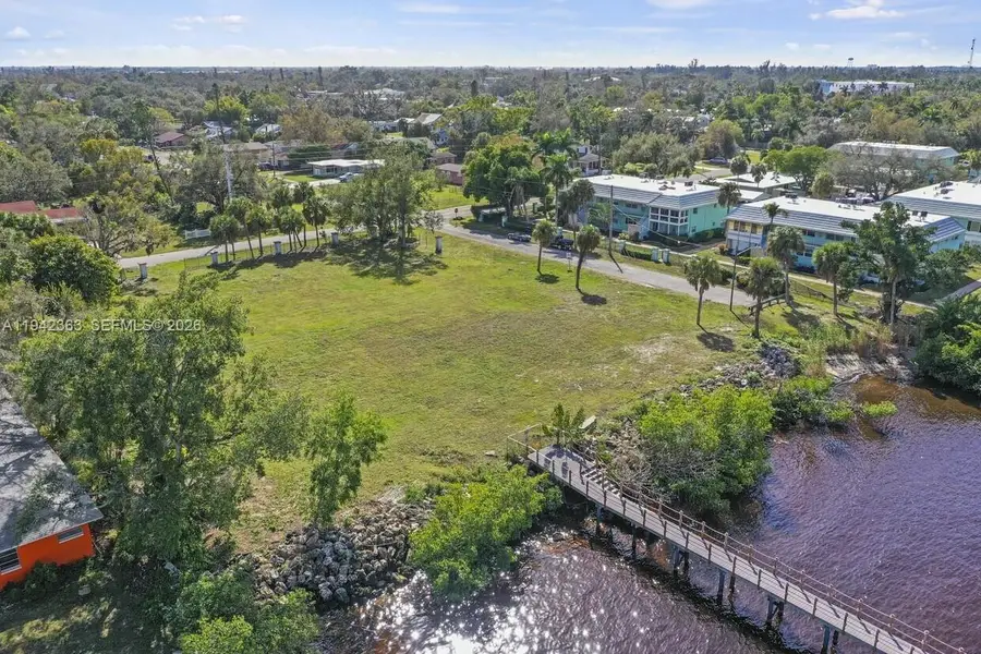 793 Freemont, Fort Myers, FL 33916 - Image #3