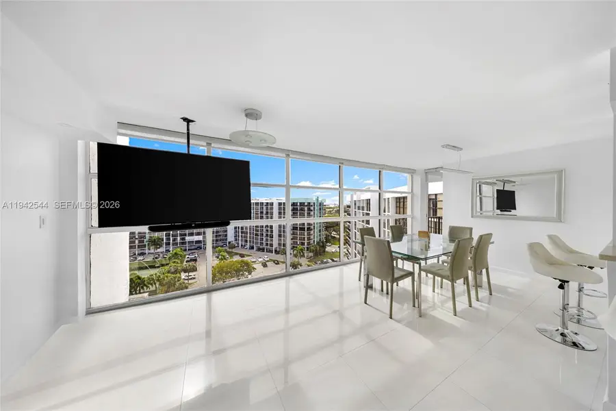 600 Parkview Dr #1114, Hallandale Beach, FL 33009 - Image #2