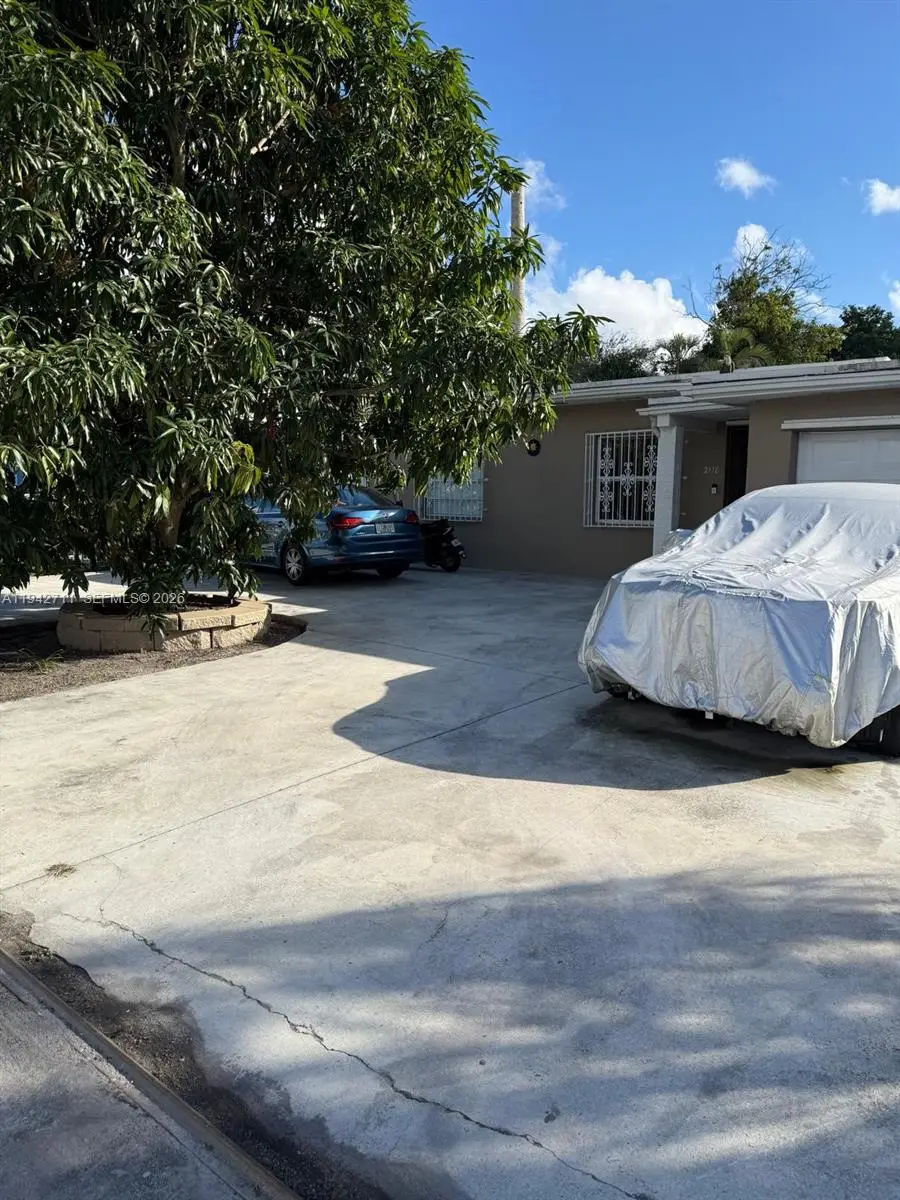 2118 NW 86th St, Miami, FL 33147 - Image #2