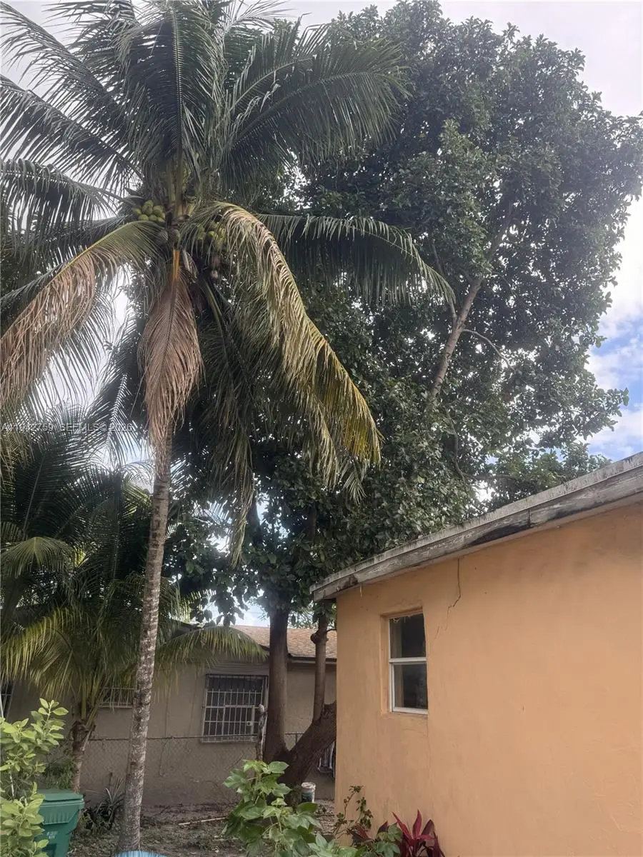 165 NE 70th St, Miami, FL 33138 - Image #2