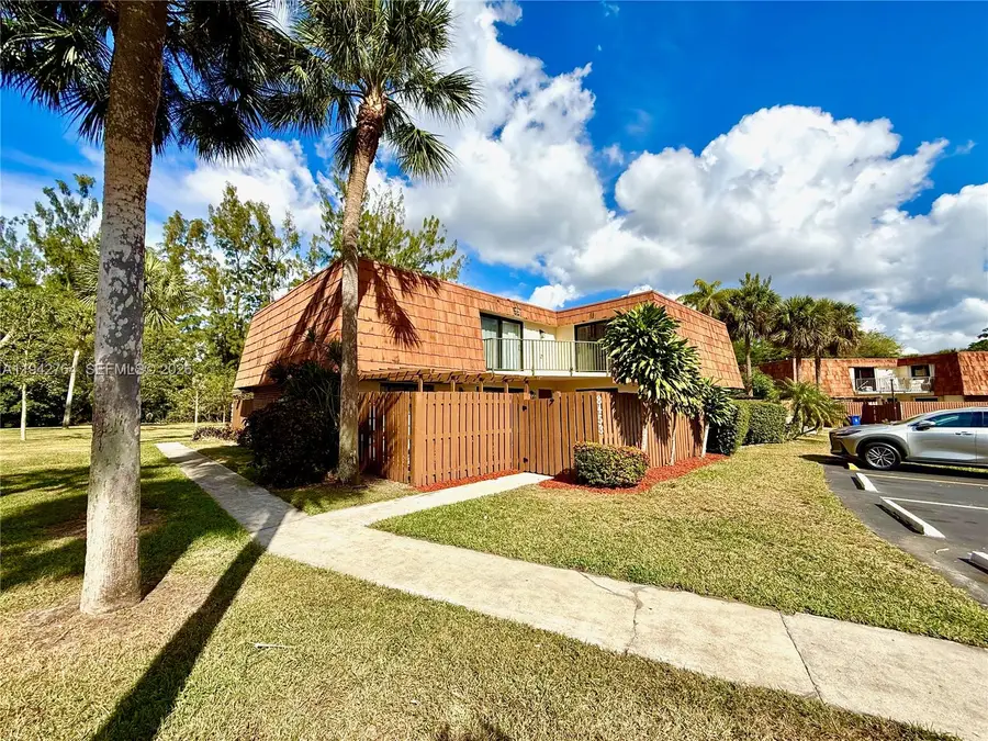 8453 N Coral Cir, North Lauderdale, FL 33068 - Image #2