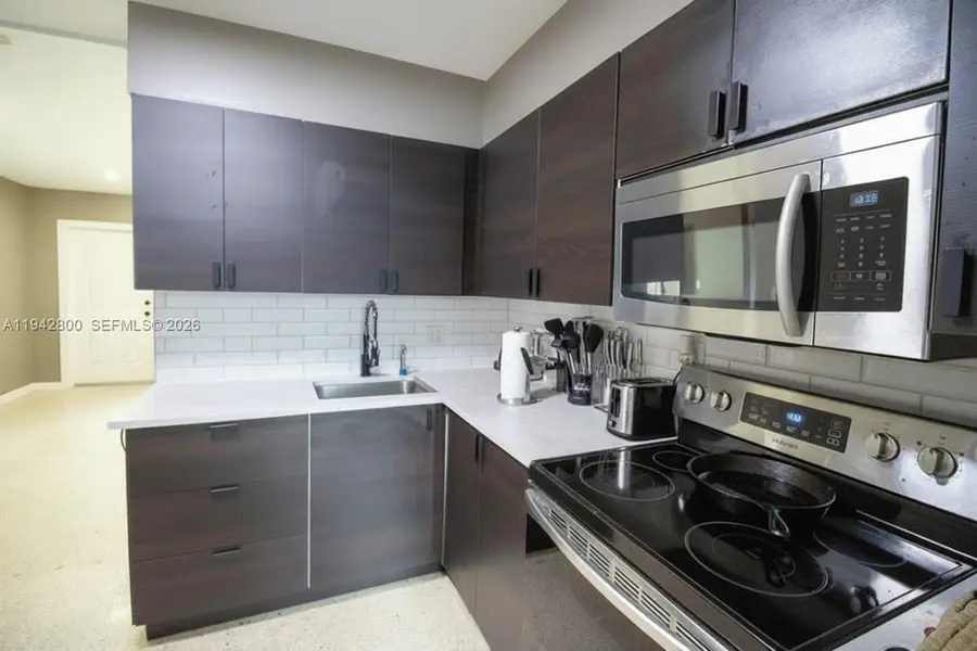 2441 NW 9th Ter, Wilton Manors, FL 33311 - Image #3