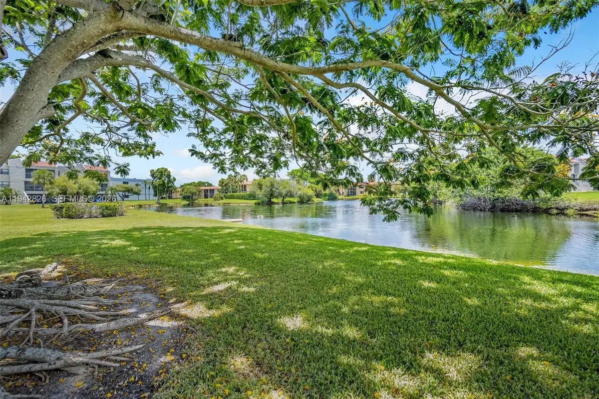 220 Lakeview Dr #308, Weston, FL 33326 - Image #1