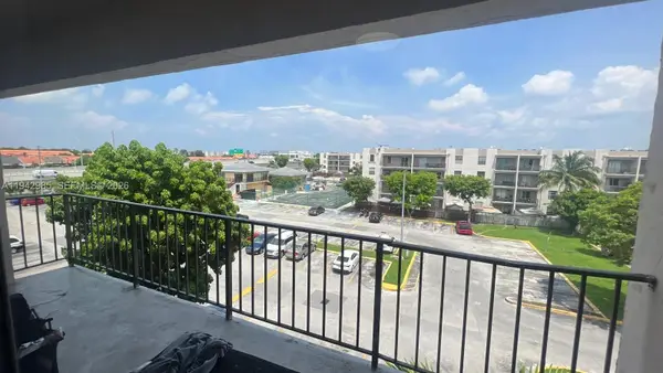 5625 W 20th Ave #404, Hialeah, FL 33012