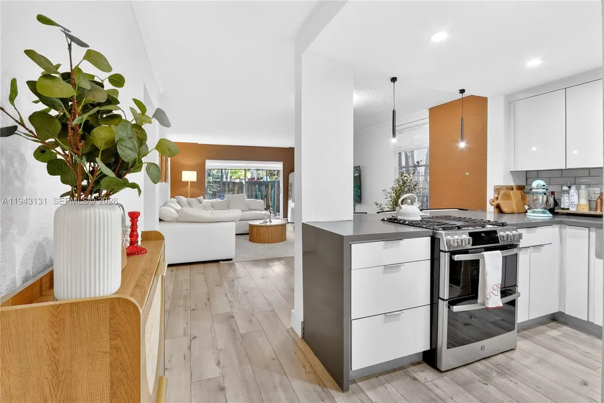 6902 N Kendall Dr #E101, Pinecrest, FL 33156 - Image #1