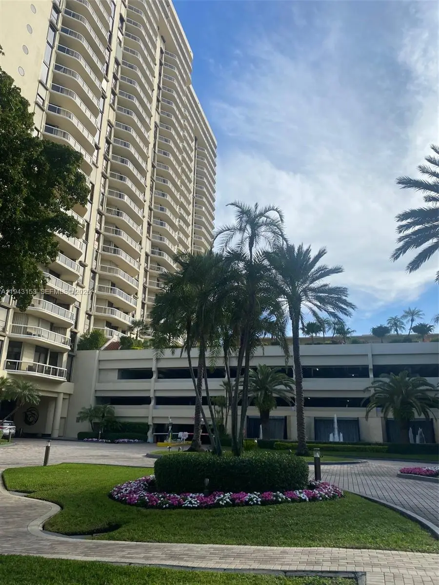 20191 E Country Club Dr #911, Aventura, FL 33180 - Image #3