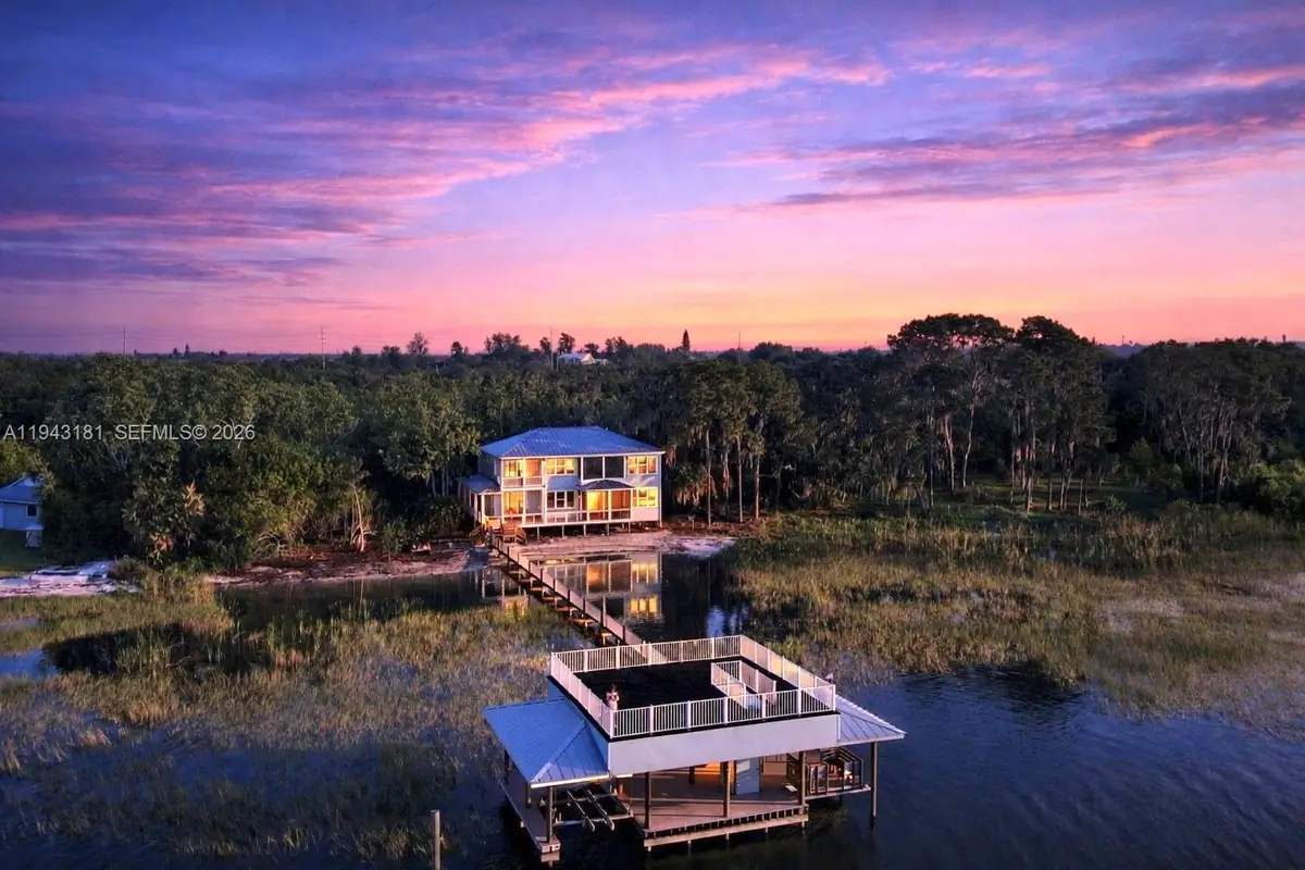 424 Lake Mirror Dr, Lake Placid, FL 33852 - Image #1