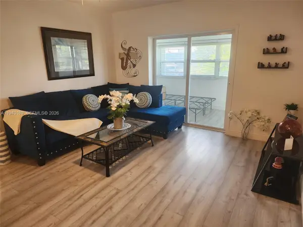 1115 Lake Ter #206, Boynton Beach, FL 33426