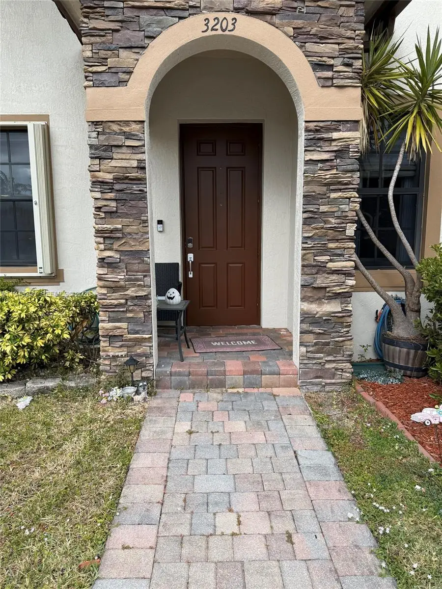 3203 SE 7th St, Homestead, FL 33033 - Image #2