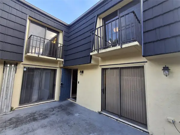 279 Woodland Rd, Palm Springs, FL 33461