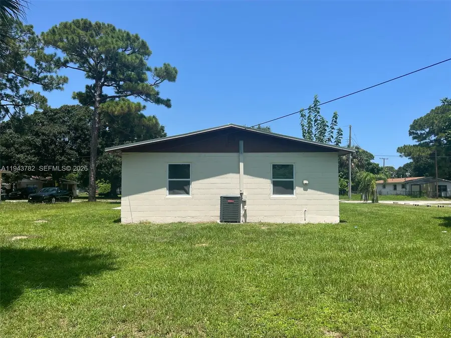 2703 Avenue H, Fort Pierce, FL 34947 - Image #2