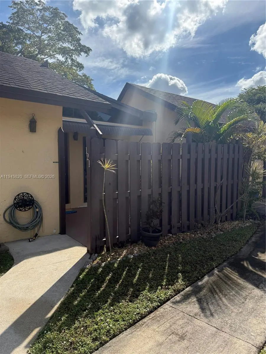 121 Gate Rd #2-64, Hollywood, FL 33024 - Image #2