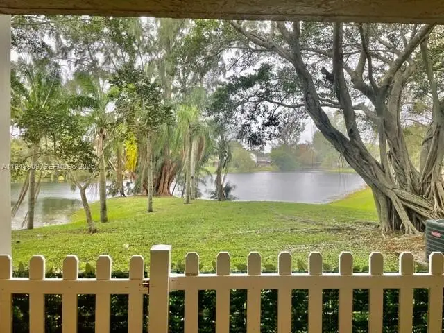 400 Palm Cir W #104, Pembroke Pines, FL 33025 - Image #3