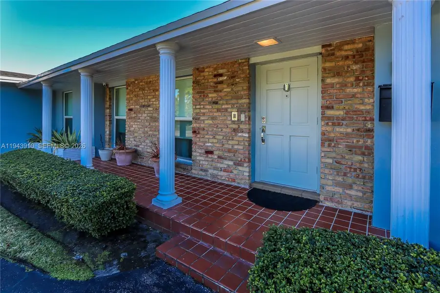 6221 SW 65th Ave, South Miami, FL 33143 - #2