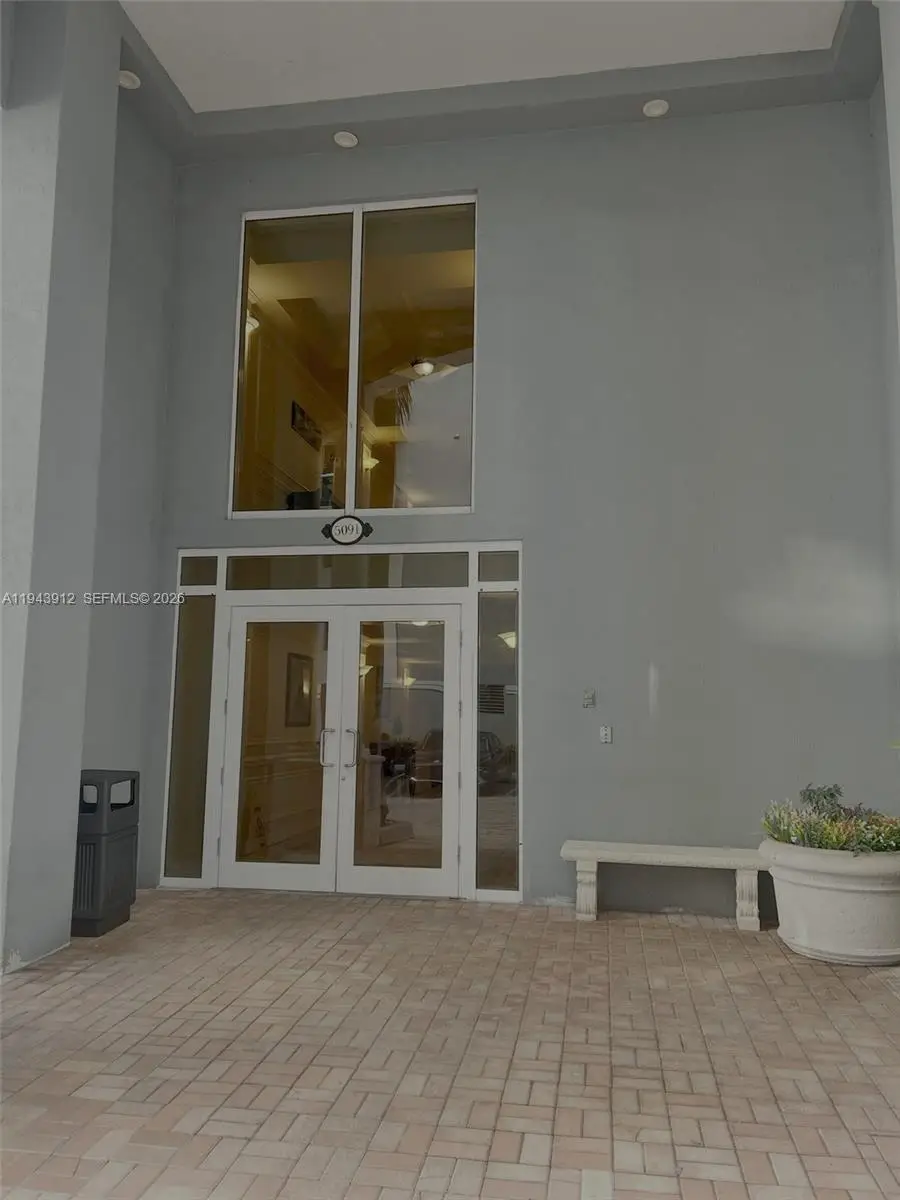 5091 NW 7th St #302, Miami, FL 33126 - Image #2