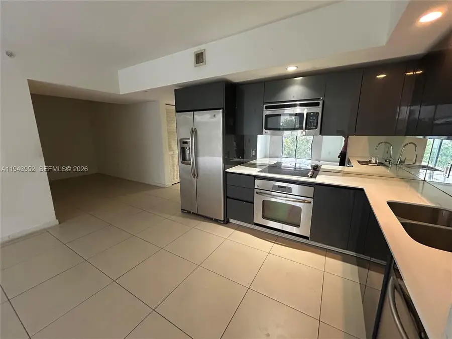 31 SE 6th St #407, Miami, FL 33131 - Image #2