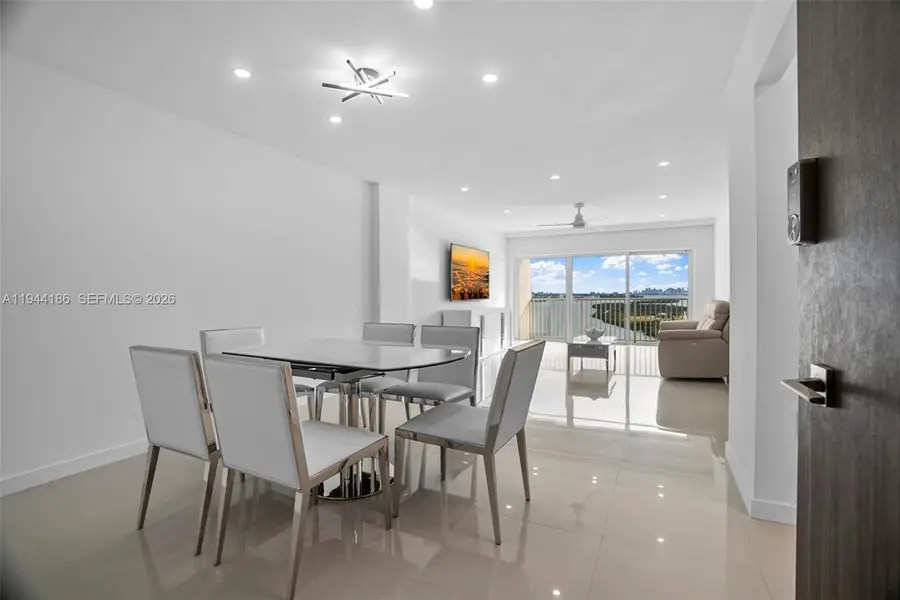 300 Bayview Dr #2108, Sunny Isles Beach, FL 33160 - Image #2