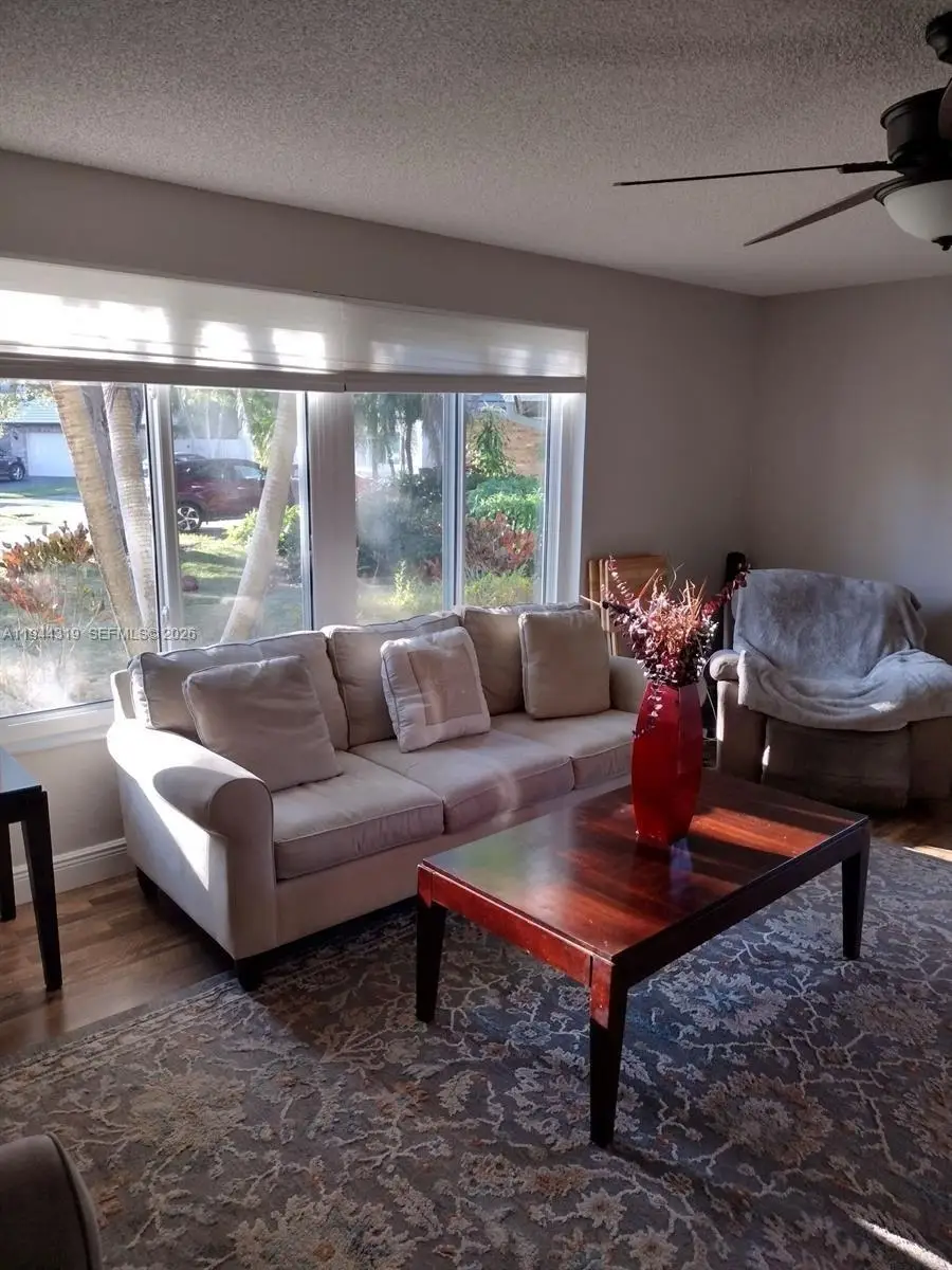 14531 Hickory Ct, Davie, FL 33325 - Image #2