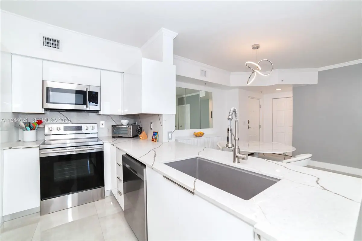 17150 N Bay #2905, Sunny Isles Beach, FL 33160 - Image #1