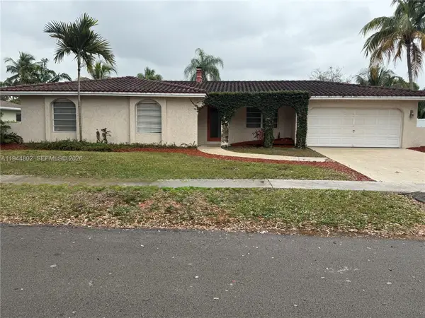 5940 SW 18th St, Plantation, FL 33317