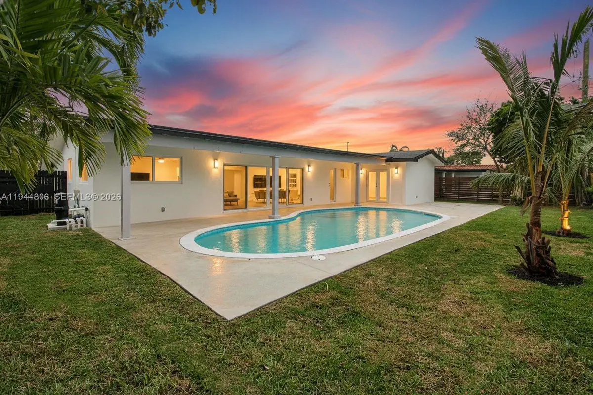 4940 SW 87th Ct, Miami, FL 33165 - Image #1