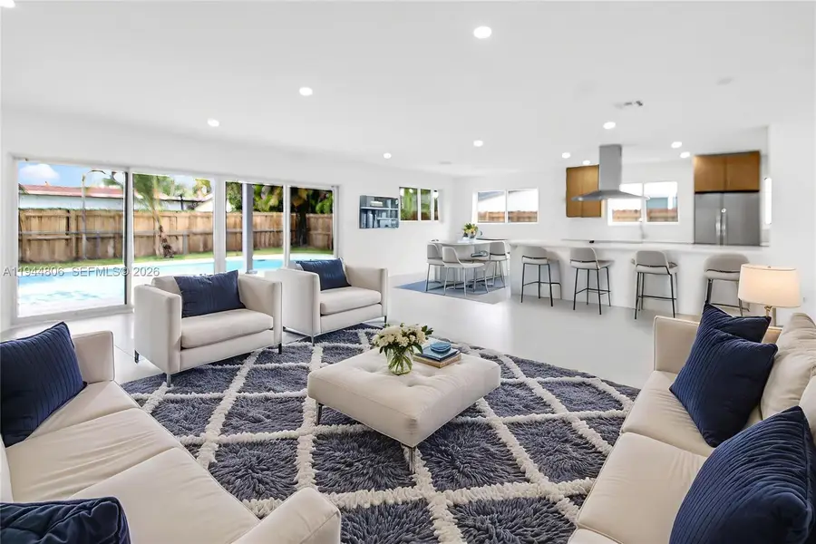 4940 SW 87th Ct, Miami, FL 33165 - Image #2