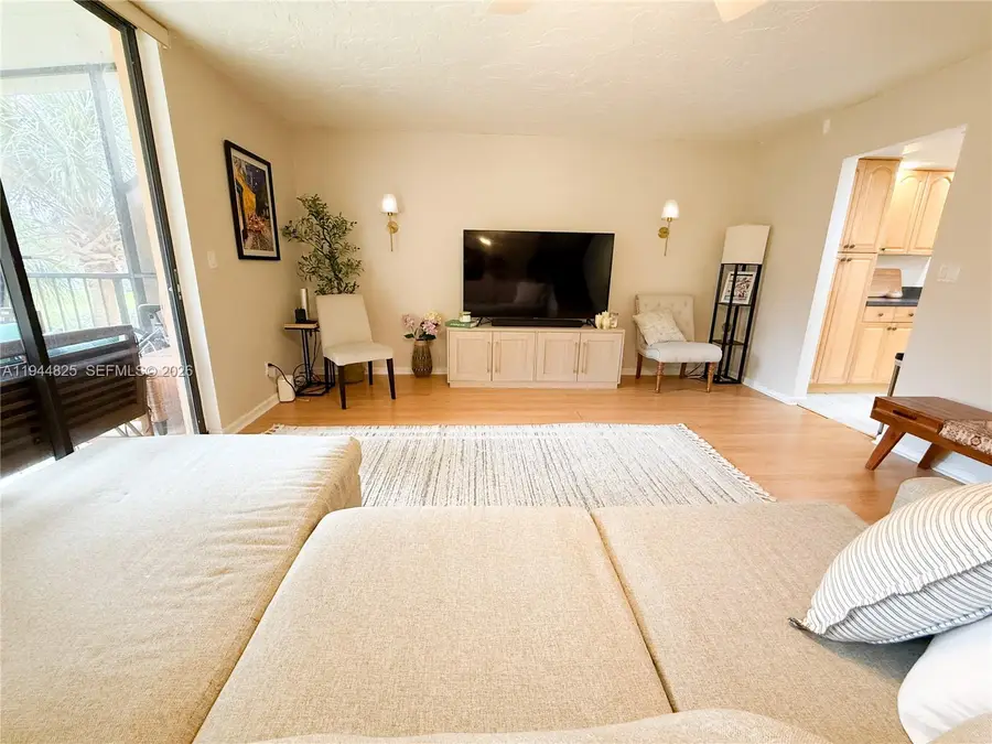 450 Commodore Dr #306, Plantation, FL 33325 - Image #2