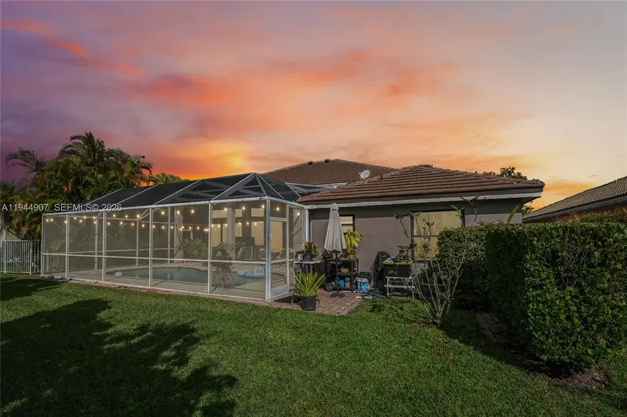 700 Verona Ct, Weston, FL 33326 - Image #2