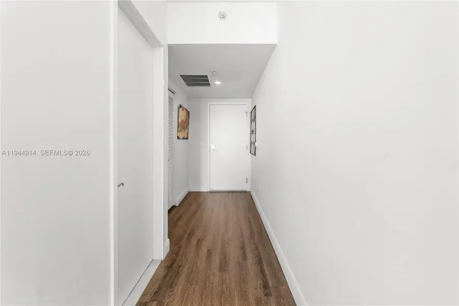 185 SW 7th St #2702, Miami, FL 33130 - Image #2