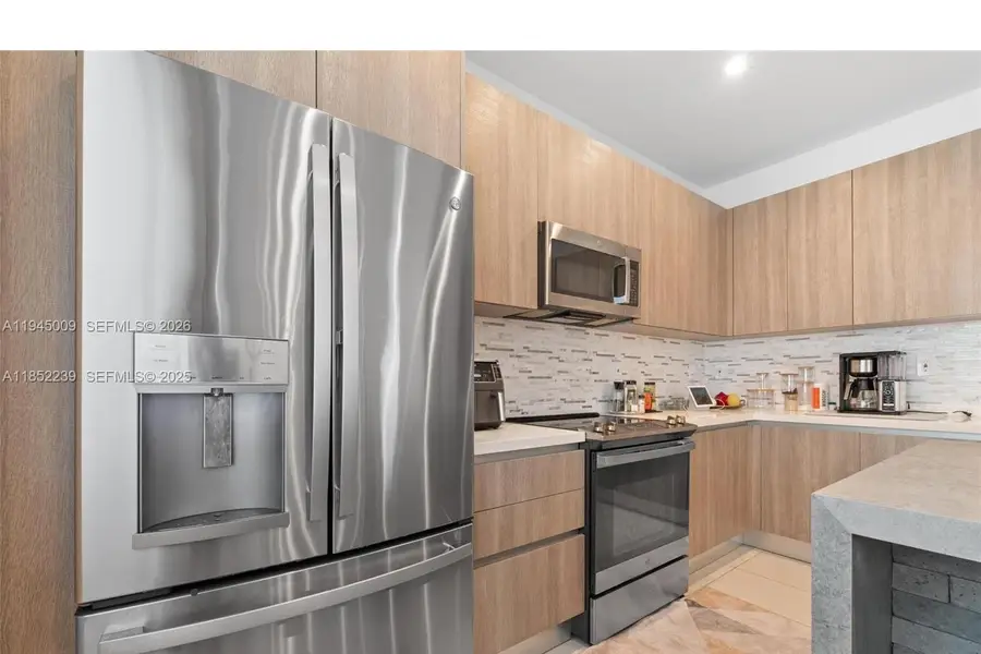 6810 NW 103rd Pl, Doral, FL 33178 - Image #3