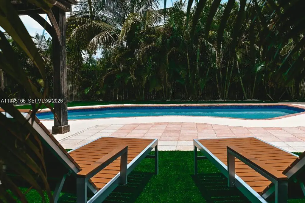 2539 Thomas St, Hollywood, FL 33020 - Image #1