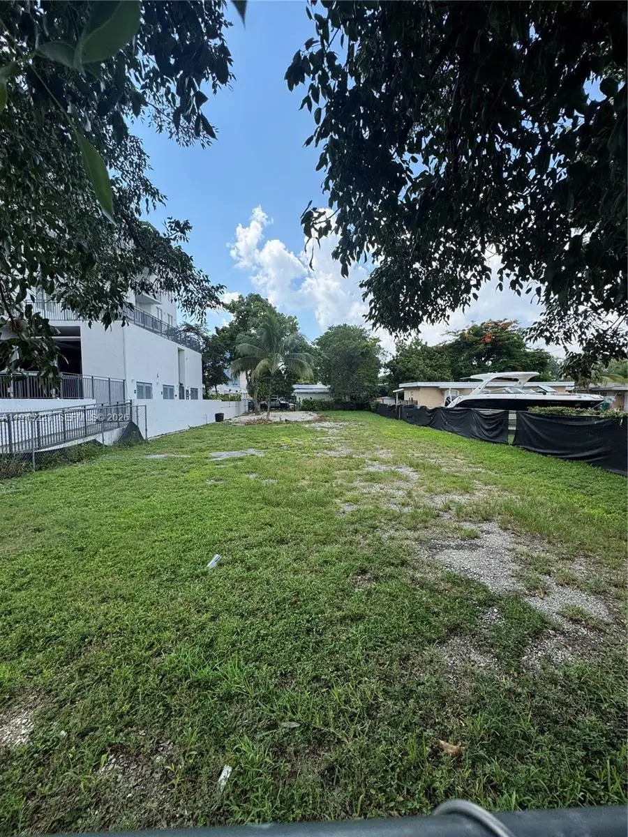 2720 SW 17th St, Miami, FL 33145 - Image #2