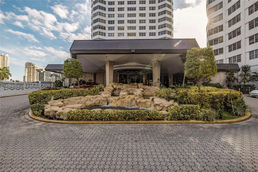 801 Brickell Bay Dr #1262, Miami, FL 33131 - Image #2